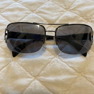Cute generic sunglasses, wire rim across top